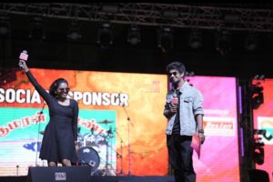 Suba Priya Arasarathinam Instagram - Life is better when you dance ♥️ #spamming #rjsubaa #riseason2 #concert
