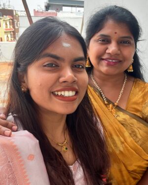 Suba Priya Arasarathinam Instagram - If you can see it in your mind; you can hold it in your hand ♥️🧿
Manifesting ✨
