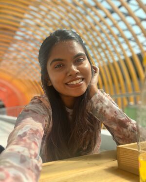 Suba Priya Arasarathinam Instagram - The joy you get from simple things are ✨
🧿

#sunday #happyday #rjsubaa #annan #santhosh #brookesfields #coimbatore #lilthingsmatter #suryanfm #tomtailor