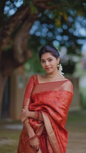 SubhaLakshmi R Instagram - 😇உன் கையில் உயிர் வாழ்ந்தேன்🫠 இது தவமா வரமா 🫴🏻♥️புரியவில்லை✨

#vijayakanth#songs#captian#tamil#oldsongs#vibes#melody#insta#mallugram#subinairr#trending#reels#explore#fyp @subi_nairr