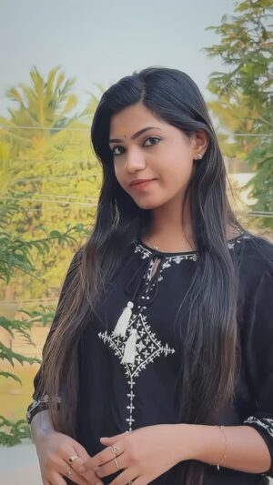 SubhaLakshmi R Instagram - Blooppeeerrrrrruuuuuhhhhhhh😅🤣

#insta#instagood#fun#subinairr#fyp#tamilsong @subi_nairr