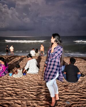 SubhaLakshmi R Instagram - 🫶🏻Chennai 📝Diaries✨

#2025#march#chennai#besantnagar#beach🌊#happyme#memories#subinairr#naturephotography#iphone#fyp @subi_nairr