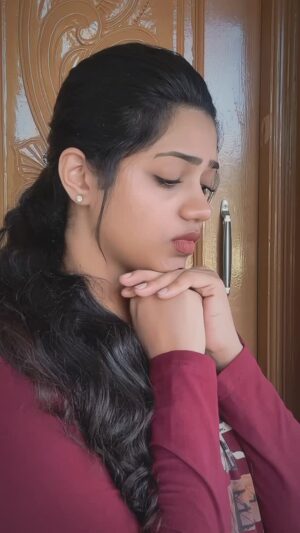 SubhaLakshmi R Instagram - Nan Romba sad’ah iruken prndz😔🙂‍↕️

#instafun#reels#reelkarofeelkaro#nofilter#instagram#trending#viral#fyp#subinairr#mallugram @subi_nairr