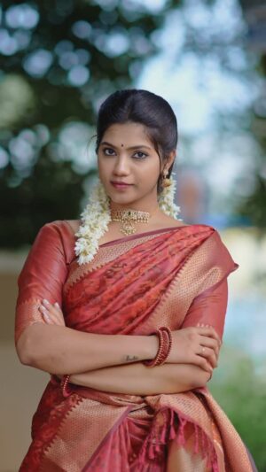 SubhaLakshmi R Instagram - 😈kutti chathanaaa???😹😹😻♥️

#instagood#réel#fyp#trending#viral#instalike#trendingreels#explorarpage#mallugram#like#vishal#meerajasmine#tamil#movie#love#subinairr#reelkarofeelkaro#reelitfeelit @subi_nairr