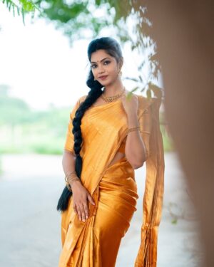 SubhaLakshmi R Instagram - ✨♥️தமிழ் மகனின் 💎பொன்னே சிலையே👑✨

#homely#look#vintagestyle#kerala#mallugram#photogram#like#comment#share#subinairr#fyp @subi_nairr