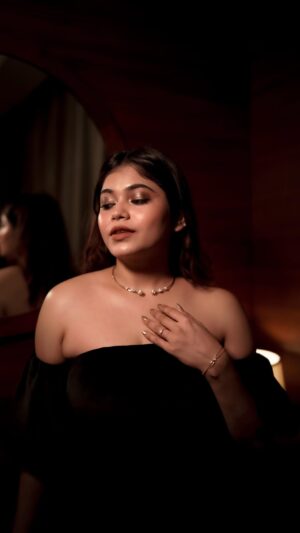 Sudeshna Biswas Instagram - #Ad Elevate your elegance with modern designs that make a statement 🥰💜

PS: It's a BIG DEAL! Flat 20% off on MRP of 4000  diamond designs! TCA*

#CaratLane #KhulKeKaroExpress #MyCaratLaneStory #GiftACaratLane