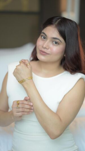 Sudeshna Biswas Instagram - Sensitive skin struggles? Not anymore! 🌸
Discover the secret to deeply nourished, hydrated skin with Dove Sensitive Care Bodywash— because your skin deserves the best!

Thank you @dovechannelindia for formulating this blessing for sensitive skin girlies like me. 🫶

#SkinCareEssentials #SensitiveSkinSaviour #DoveSensitiveCare #Everytapcount #Ad