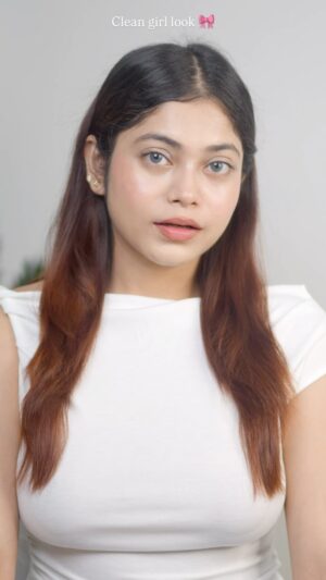 Sudeshna Biswas Instagram - Clean girl look

@skininspired.in heliocare 360 water gel
@heliocarebeauty 
@charlottetilbury airbrush flawless foundation
@benefitindia 24hr brow setter
@colourpopcosmetics blush
@maybelline @maybelline_ind mascara
@mynykaa @nykaacosmetics airy mousse matte: cinnamon swirl

(Clean girl makeup)
