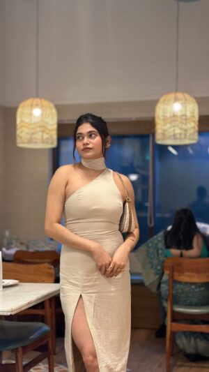 Sudeshna Biswas Instagram -    GRWM ✨

@jamieoliverkitchenindia 📍
@mango 
@michaelkors 
@misspap