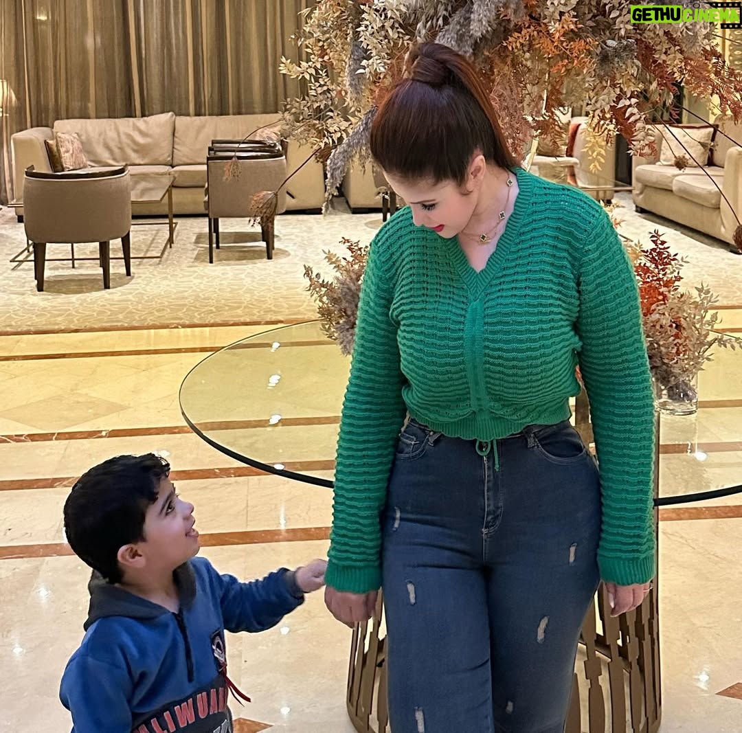 Sulaf Jalil - 137.7K Likes - عدكم ٢٠٠ الف ولازم توزعها على ٣ اشخاص بتساوي اشكد لكل واحد تنطية..😖