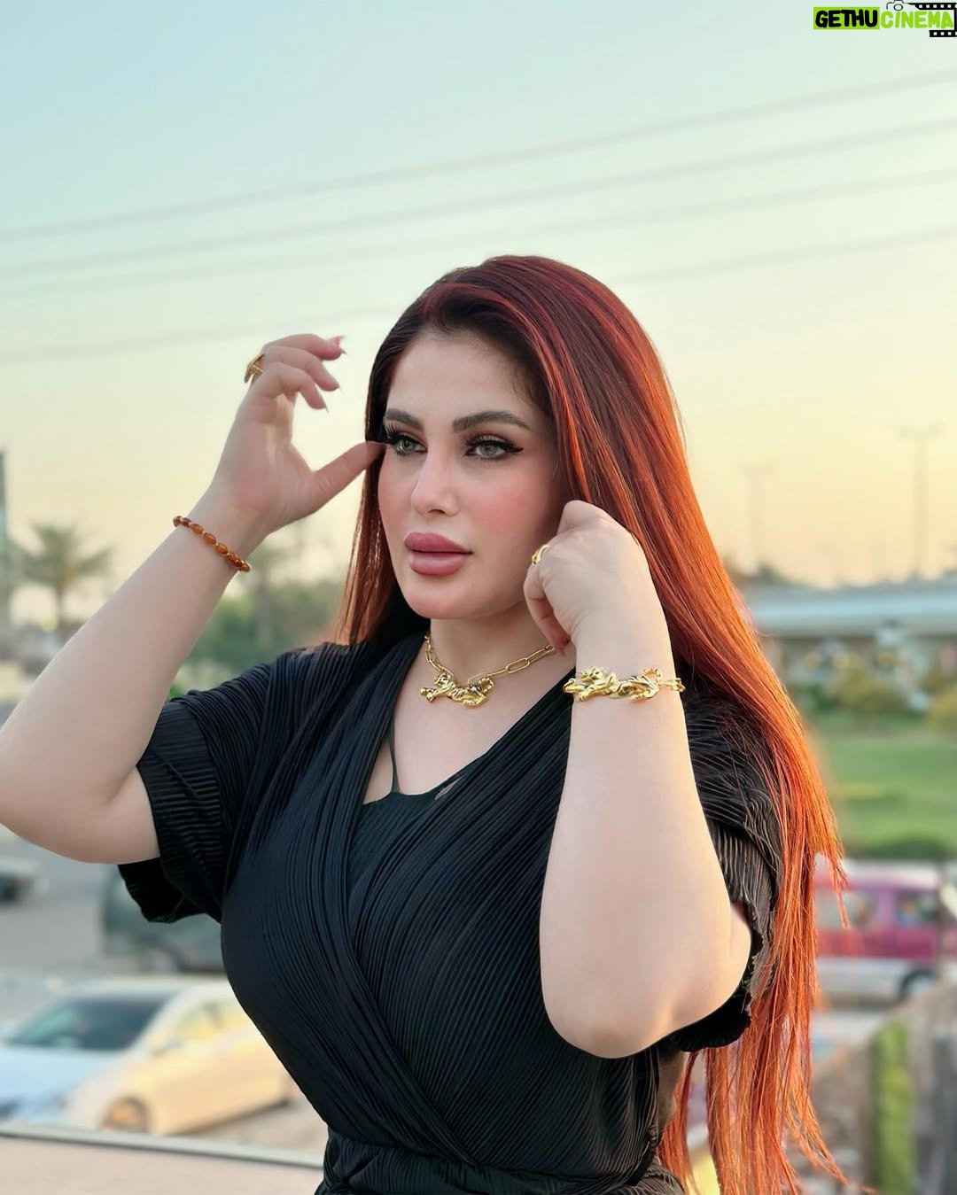 Sulaf Jalil - 114.1K Likes - منو يحب برشلونة🤭ومنو يحب ريال مدريد 🤭
بس لاتتعاركون بتعليقات فدوه🥺 شنو تتوقعون المن احب اني🤫