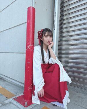 Sumire Uesaka Instagram - にちようび〜！
皆さま、すこやかにお過ごしでしょうか？

今日はAnimeJapanで「甘神さんちの縁結び」ステージでした！
いよいよ最終回間近〜！！クライマックスをどうぞ、お見逃しなくっ！
三姉妹での巫女姿もそろそろみおさめ…？！やだやだ！もっと見たいよぅ〜！

そして、このあとは「おまねる」完結スペシャル！
力の限り生放送しますよ〜！
あなたと私で、おまねるを寝かそう！！
よかったらお付き合いくださいねっ！

#甘神さんちの縁結び