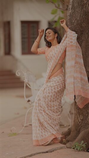 Sunitha Srinivasan Instagram - 🤗🤗🤗
Artist - @sunitha_official
Costumes - @kaarigai.sarees
Photographer - @camerasenthil
Makeup - @beatyourface_artistry
Hair - @_miss.blender_
Shoot Organized by @rrajeshananda

#sunithasrinivasan #trending #trendingreels #viwes #fyp #viral #explore