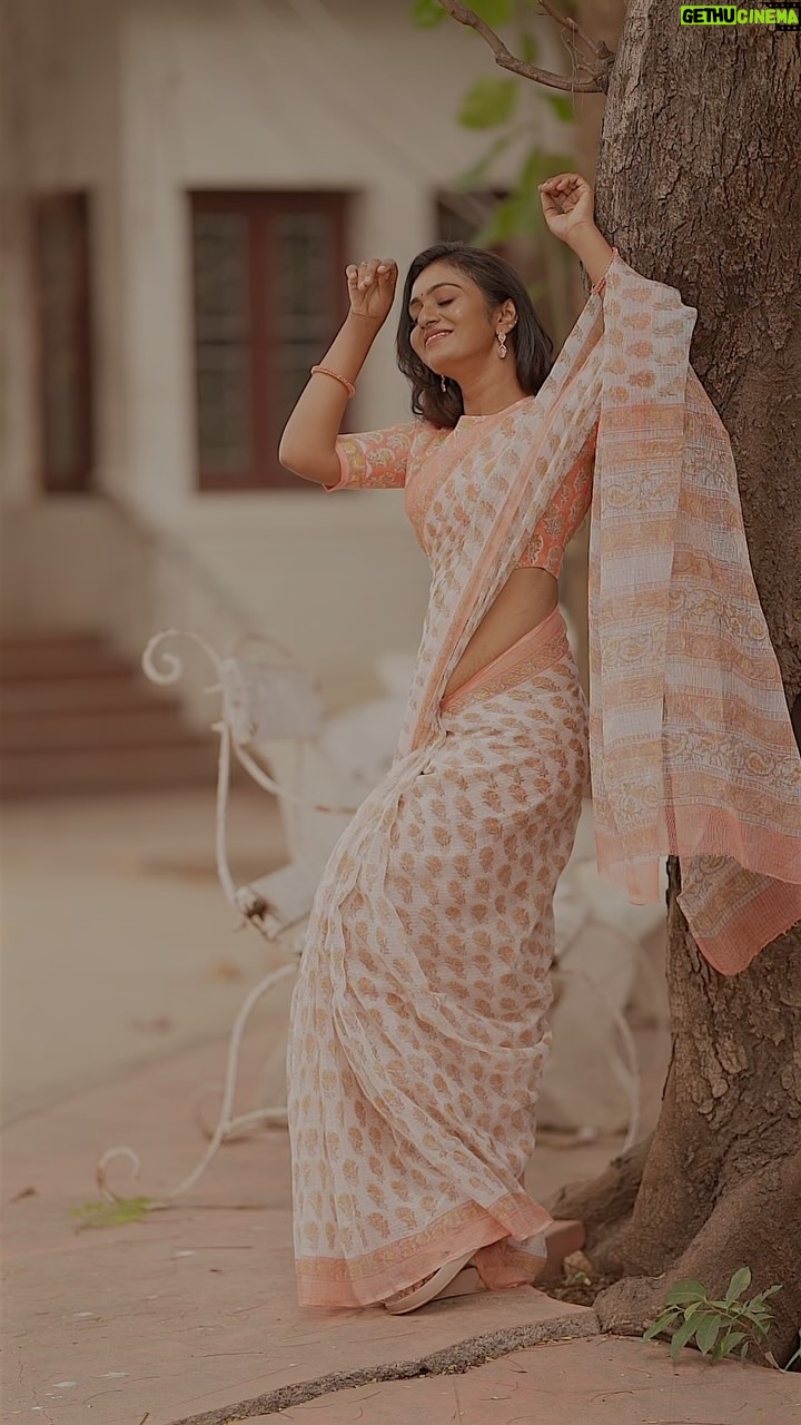 Sunitha Srinivasan - 5.6K Likes - 🤗🤗🤗
Artist - @sunitha_official
Costumes - @kaarigai.sarees
Photographer - @camerasenthil
Makeup - @beatyourface_artistry
Hair - @_miss.blender_
Shoot Organized by @rrajeshananda
#sunithasrinivasan #trending #trendingreels #viwes #fyp #viral #explore