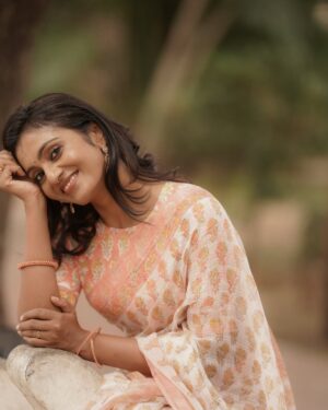 Sunitha Srinivasan Instagram - Artist - @sunitha_official
Costumes - @kaarigai.sarees
Photographer - @camerasenthil
Makeup - @beatyourface_artistry
Hair - @_miss.blender_
Shoot Organized by @rrajeshananda

#sunithasrinivasan #serialactress #model #picofthedays #dogsofinstagram 
#suntv