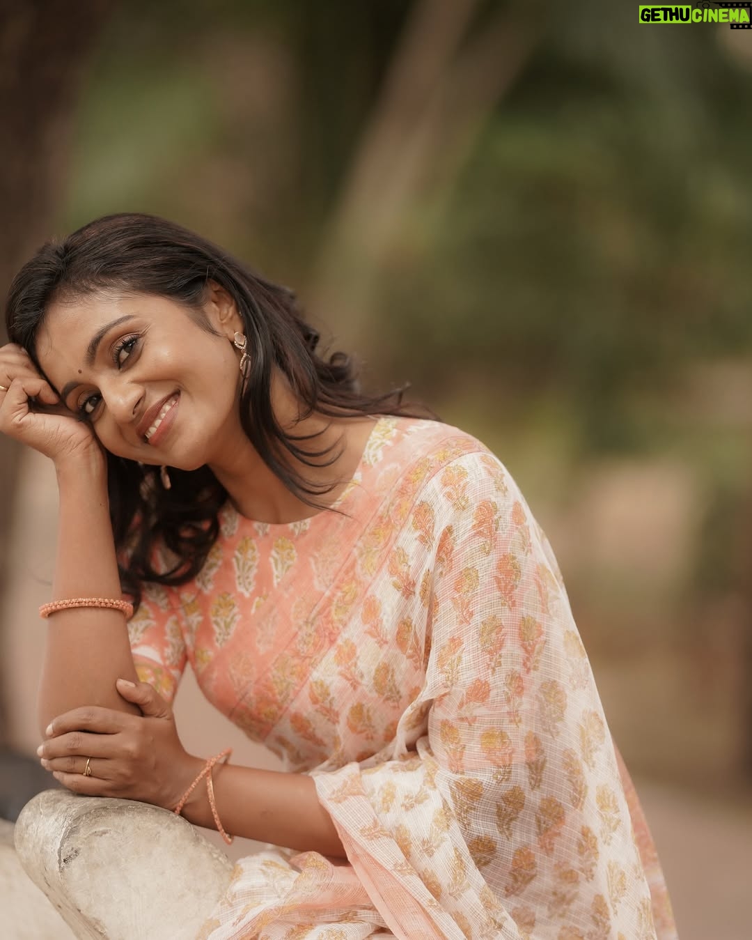 Sunitha Srinivasan - 4K Likes - Artist - @sunitha_official
Costumes - @kaarigai.sarees
Photographer - @camerasenthil
Makeup - @beatyourface_artistry
Hair - @_miss.blender_
Shoot Organized by @rrajeshananda
#sunithasrinivasan #serialactress #model #picofthedays #dogsofinstagram
#suntv