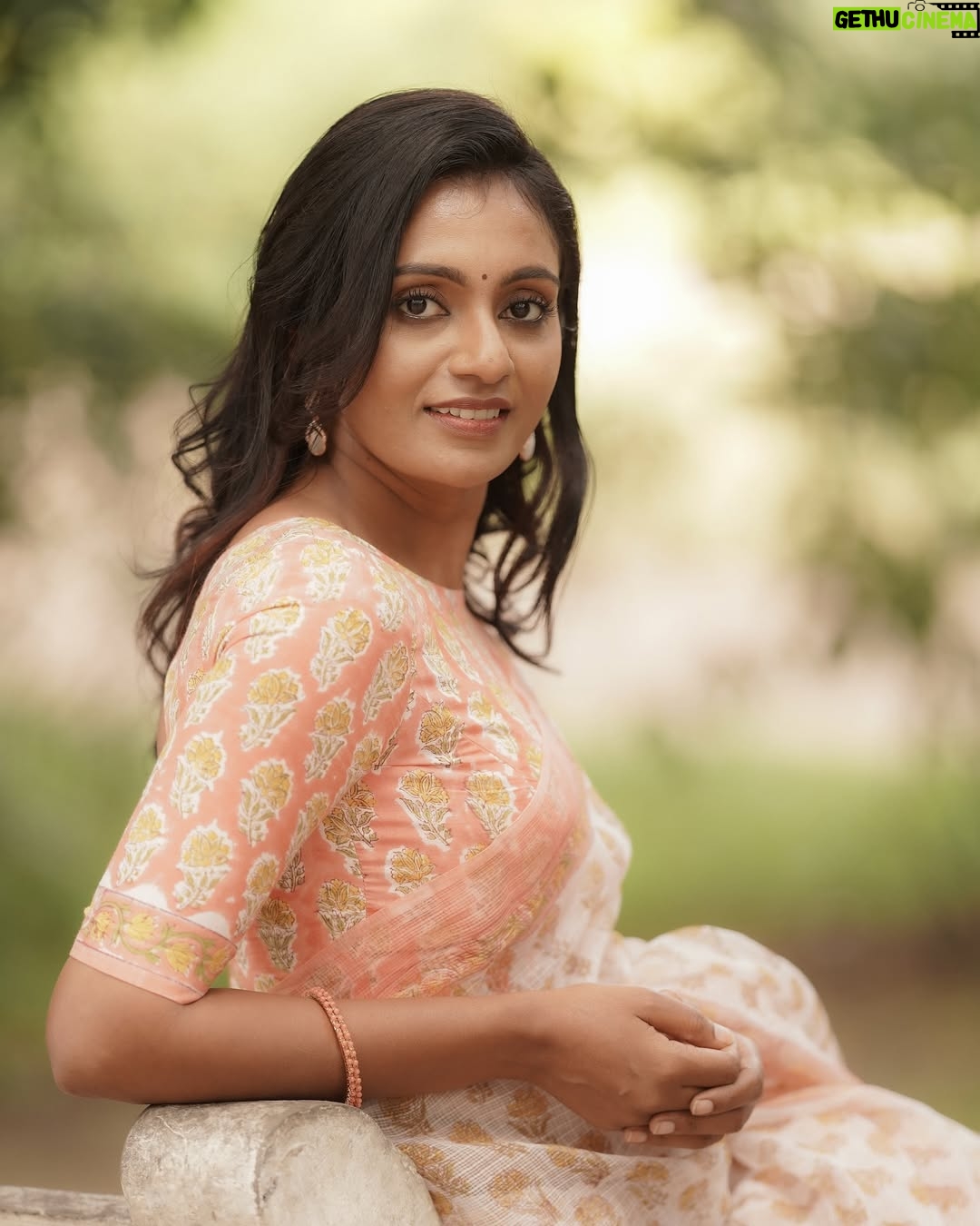 Sunitha Srinivasan - 4K Likes - Artist - @sunitha_official
Costumes - @kaarigai.sarees
Photographer - @camerasenthil
Makeup - @beatyourface_artistry
Hair - @_miss.blender_
Shoot Organized by @rrajeshananda
#sunithasrinivasan #serialactress #model #picofthedays #dogsofinstagram
#suntv