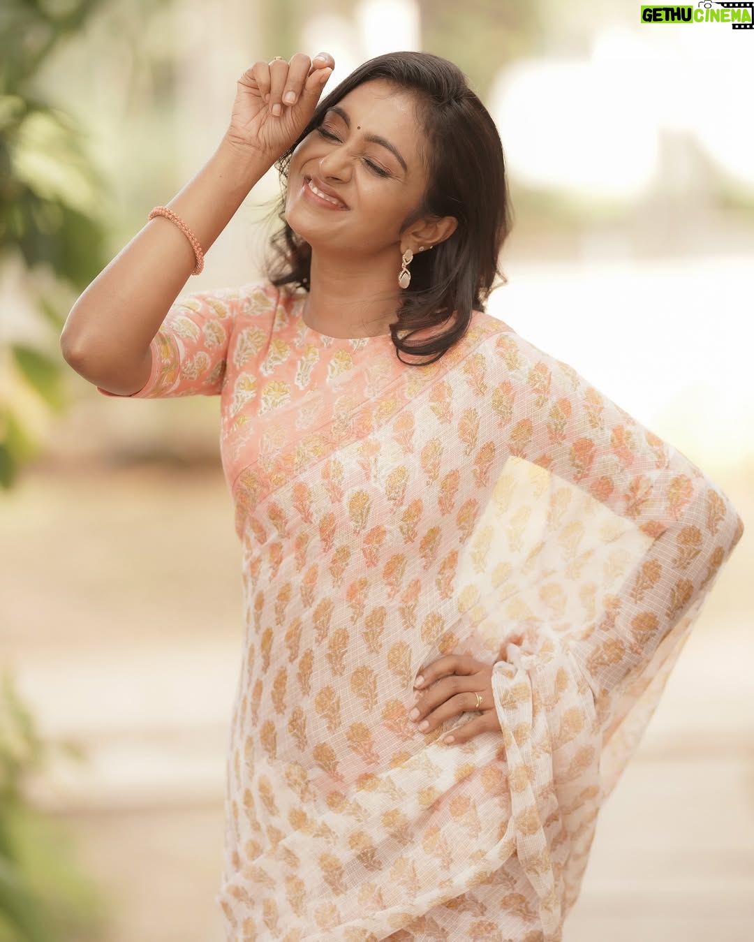Sunitha Srinivasan - 4K Likes - Artist - @sunitha_official
Costumes - @kaarigai.sarees
Photographer - @camerasenthil
Makeup - @beatyourface_artistry
Hair - @_miss.blender_
Shoot Organized by @rrajeshananda
#sunithasrinivasan #serialactress #model #picofthedays #dogsofinstagram
#suntv