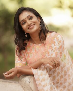 Sunitha Srinivasan Instagram - Artist - @sunitha_official
Costumes - @kaarigai.sarees
Photographer - @camerasenthil
Makeup - @beatyourface_artistry
Hair - @_miss.blender_
Shoot Organized by @rrajeshananda

#sunithasrinivasan #serialactress #model #picofthedays #dogsofinstagram 
#suntv