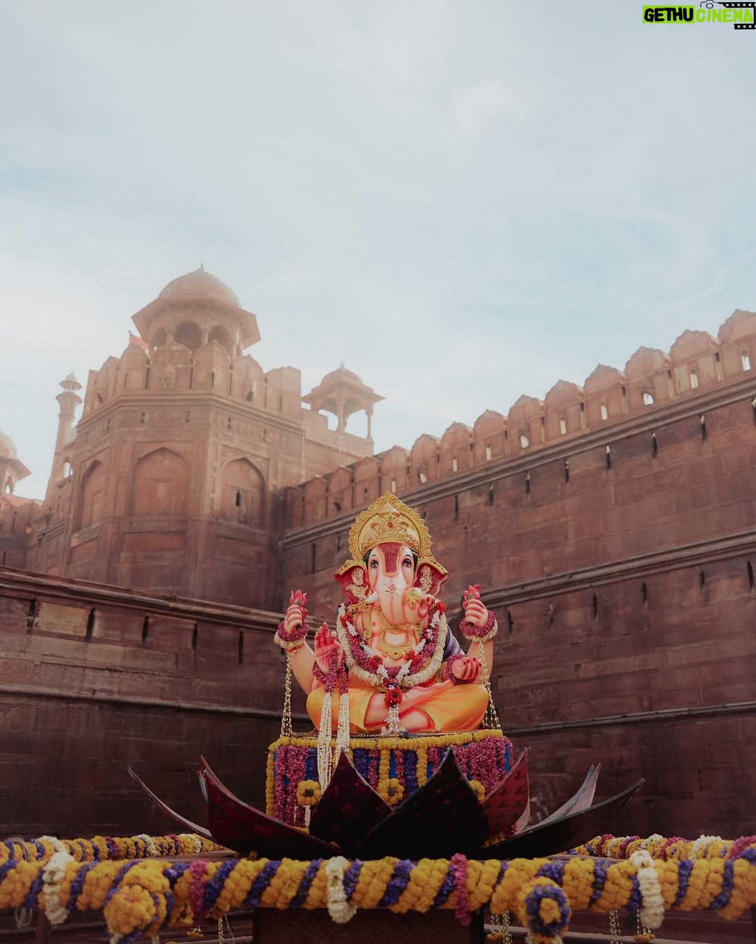 Supriya Pilgaonkar - 46.5K Likes - The world pauses to dance together, to pray together, to celebrate together. The dhol beats echo unity, the chants of ‘Ganpati Bappa Morya’ dissolve differences. And when Visarjan arrives, we don’t bid him farewell—we promise to welcome him again, together, next year.
Because Ganesha is more than a god—he is a feeling, a festival, a force that binds us all.
𝐔 𝐍 𝐕 𝐄 𝐈 𝐋 𝐈 𝐍 𝐆
𝐉𝐮𝐥𝐨𝐨𝐬 • जुलूस • جلوس
Featured: @shriya.pilgaonkar
@supriyapilgaonkar
Story, concept & direction: @karantorani
Image courtesy @vanshvirmani
Styling, casting @jahnvibansal
Jewellery @shriparamanijewels
Assistant director @asmipradeep
Hair & Makeup @Bkccad @samanthakochharr
Set Design & execution @thea3project @ambitrix
Floral design partners @blacktulipflowers_india
#ToraniIndia #Juloos #GaneshChaturthi #CelebratingIndia
