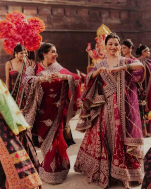 Supriya Pilgaonkar Instagram - The world pauses to dance together, to pray together, to celebrate together. The dhol beats echo unity, the chants of ‘Ganpati Bappa Morya’ dissolve differences. And when Visarjan arrives, we don’t bid him farewell—we promise to welcome him again, together, next year.

Because Ganesha is more than a god—he is a feeling, a festival, a force that binds us all.

𝐔 𝐍 𝐕 𝐄 𝐈 𝐋 𝐈 𝐍 𝐆
𝐉𝐮𝐥𝐨𝐨𝐬 • जुलूस • جلوس

Featured: @shriya.pilgaonkar
@supriyapilgaonkar
Story, concept & direction: @karantorani 
Image courtesy @vanshvirmani
Styling, casting @jahnvibansal
Jewellery @shriparamanijewels
Assistant director @asmipradeep
Hair & Makeup @Bkccad @samanthakochharr
Set Design & execution @thea3project @ambitrix
Floral design partners @blacktulipflowers_india

#ToraniIndia #Juloos #GaneshChaturthi #CelebratingIndia