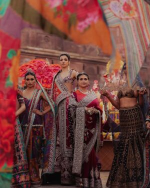 Supriya Pilgaonkar Instagram - @supriyapilgaonkar & @shriya.pilgaonkar ~ playing the muses of Maharashtra in Juloos.

A sunset is nature’s most effortless masterpiece—colors melting into one another, painting the sky like an artist’s final stroke. And what is fashion, if not an extension of this artistry? Featured here is our Saroj lehenga & Sari draped in the hues of dusk, capture the poetry of a setting sun—An ombré of saffron, blush, and deep amber embroidered in the finest of Zardosi and doriya hand embroidered on pure raw silk. 
 

𝐔 𝐍 𝐕 𝐄 𝐈 𝐋 𝐈 𝐍 𝐆
𝐉𝐮𝐥𝐨𝐨𝐬 • जुलूस • جلوس

Story, concept & direction: @karantorani 
Image courtesy @vanshVirmani 
Styling, casting @jahnvibansal
Jewellery @shriparamanijewels
Assistant director @asmipradeep
Hair & Makeup @Bkccad @samanthakochharr
Set Design & execution @thea3project @ambitrix
Floral design partners @blacktulipflowers_india

#ToraniIndia #Juloos #GaneshChaturthi #CelebratingIndia