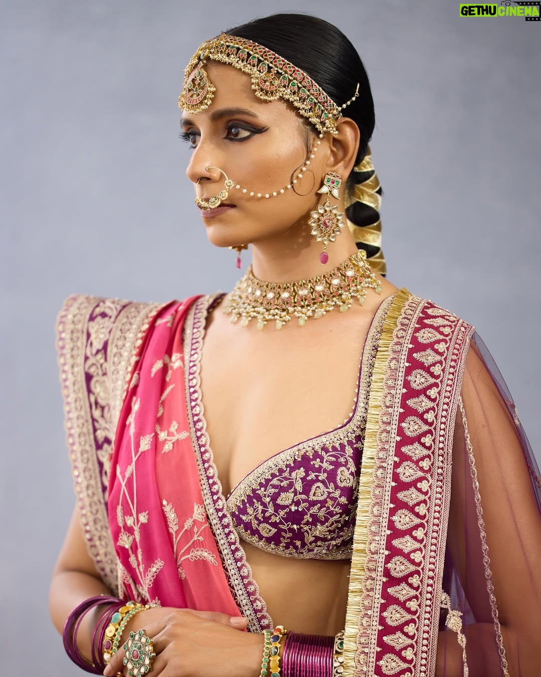 Supriya Pilgaonkar - 22.1K Likes - @supriyapilgaonkar & @shriya.pilgaonkar ~ playing the muses of Maharashtra in Juloos.
A sunset is nature’s most effortless masterpiece—colors melting into one another, painting the sky like an artist’s final stroke. And what is fashion, if not an extension of this artistry? Featured here is our Saroj lehenga & Sari draped in the hues of dusk, capture the poetry of a setting sun—An ombré of saffron, blush, and deep amber embroidered in the finest of Zardosi and doriya hand embroidered on pure raw silk.
𝐔 𝐍 𝐕 𝐄 𝐈 𝐋 𝐈 𝐍 𝐆
𝐉𝐮𝐥𝐨𝐨𝐬 • जुलूस • جلوس
Story, concept & direction: @karantorani
Image courtesy @vanshVirmani
Styling, casting @jahnvibansal
Jewellery @shriparamanijewels
Assistant director @asmipradeep
Hair & Makeup @Bkccad @samanthakochharr
Set Design & execution @thea3project @ambitrix
Floral design partners @blacktulipflowers_india
#ToraniIndia #Juloos #GaneshChaturthi #CelebratingIndia