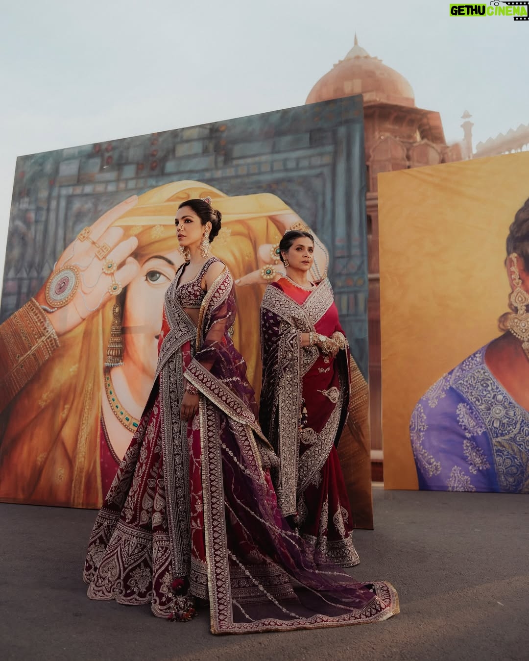 Supriya Pilgaonkar - 22.1K Likes - @supriyapilgaonkar & @shriya.pilgaonkar ~ playing the muses of Maharashtra in Juloos.
A sunset is nature’s most effortless masterpiece—colors melting into one another, painting the sky like an artist’s final stroke. And what is fashion, if not an extension of this artistry? Featured here is our Saroj lehenga & Sari draped in the hues of dusk, capture the poetry of a setting sun—An ombré of saffron, blush, and deep amber embroidered in the finest of Zardosi and doriya hand embroidered on pure raw silk.
𝐔 𝐍 𝐕 𝐄 𝐈 𝐋 𝐈 𝐍 𝐆
𝐉𝐮𝐥𝐨𝐨𝐬 • जुलूस • جلوس
Story, concept & direction: @karantorani
Image courtesy @vanshVirmani
Styling, casting @jahnvibansal
Jewellery @shriparamanijewels
Assistant director @asmipradeep
Hair & Makeup @Bkccad @samanthakochharr
Set Design & execution @thea3project @ambitrix
Floral design partners @blacktulipflowers_india
#ToraniIndia #Juloos #GaneshChaturthi #CelebratingIndia