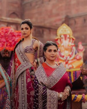 Supriya Pilgaonkar Instagram - @supriyapilgaonkar & @shriya.pilgaonkar ~ playing the muses of Maharashtra in Juloos.

A sunset is nature’s most effortless masterpiece—colors melting into one another, painting the sky like an artist’s final stroke. And what is fashion, if not an extension of this artistry? Featured here is our Saroj lehenga & Sari draped in the hues of dusk, capture the poetry of a setting sun—An ombré of saffron, blush, and deep amber embroidered in the finest of Zardosi and doriya hand embroidered on pure raw silk. 
 

𝐔 𝐍 𝐕 𝐄 𝐈 𝐋 𝐈 𝐍 𝐆
𝐉𝐮𝐥𝐨𝐨𝐬 • जुलूस • جلوس

Story, concept & direction: @karantorani 
Image courtesy @vanshVirmani 
Styling, casting @jahnvibansal
Jewellery @shriparamanijewels
Assistant director @asmipradeep
Hair & Makeup @Bkccad @samanthakochharr
Set Design & execution @thea3project @ambitrix
Floral design partners @blacktulipflowers_india

#ToraniIndia #Juloos #GaneshChaturthi #CelebratingIndia