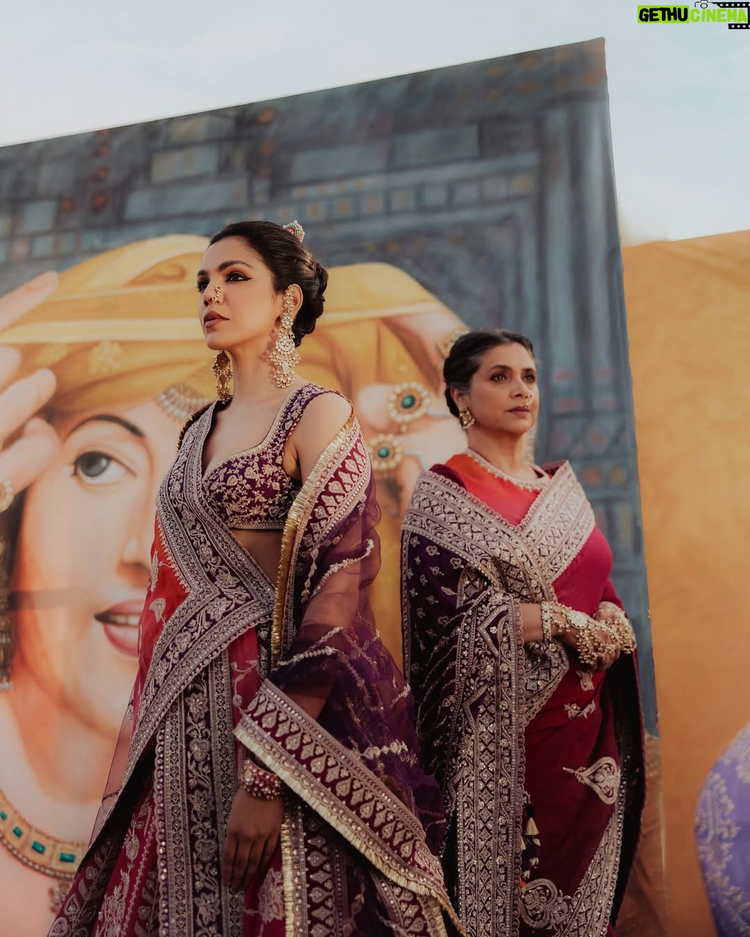 Supriya Pilgaonkar - 22.1K Likes - @supriyapilgaonkar & @shriya.pilgaonkar ~ playing the muses of Maharashtra in Juloos.
A sunset is nature’s most effortless masterpiece—colors melting into one another, painting the sky like an artist’s final stroke. And what is fashion, if not an extension of this artistry? Featured here is our Saroj lehenga & Sari draped in the hues of dusk, capture the poetry of a setting sun—An ombré of saffron, blush, and deep amber embroidered in the finest of Zardosi and doriya hand embroidered on pure raw silk.
𝐔 𝐍 𝐕 𝐄 𝐈 𝐋 𝐈 𝐍 𝐆
𝐉𝐮𝐥𝐨𝐨𝐬 • जुलूस • جلوس
Story, concept & direction: @karantorani
Image courtesy @vanshVirmani
Styling, casting @jahnvibansal
Jewellery @shriparamanijewels
Assistant director @asmipradeep
Hair & Makeup @Bkccad @samanthakochharr
Set Design & execution @thea3project @ambitrix
Floral design partners @blacktulipflowers_india
#ToraniIndia #Juloos #GaneshChaturthi #CelebratingIndia