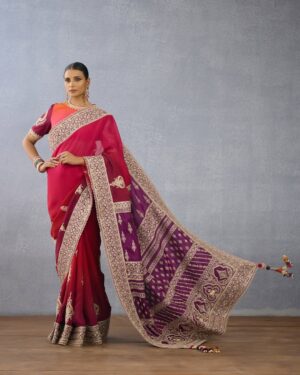 Supriya Pilgaonkar Instagram - @supriyapilgaonkar & @shriya.pilgaonkar ~ playing the muses of Maharashtra in Juloos.

A sunset is nature’s most effortless masterpiece—colors melting into one another, painting the sky like an artist’s final stroke. And what is fashion, if not an extension of this artistry? Featured here is our Saroj lehenga & Sari draped in the hues of dusk, capture the poetry of a setting sun—An ombré of saffron, blush, and deep amber embroidered in the finest of Zardosi and doriya hand embroidered on pure raw silk. 
 

𝐔 𝐍 𝐕 𝐄 𝐈 𝐋 𝐈 𝐍 𝐆
𝐉𝐮𝐥𝐨𝐨𝐬 • जुलूस • جلوس

Story, concept & direction: @karantorani 
Image courtesy @vanshVirmani 
Styling, casting @jahnvibansal
Jewellery @shriparamanijewels
Assistant director @asmipradeep
Hair & Makeup @Bkccad @samanthakochharr
Set Design & execution @thea3project @ambitrix
Floral design partners @blacktulipflowers_india

#ToraniIndia #Juloos #GaneshChaturthi #CelebratingIndia