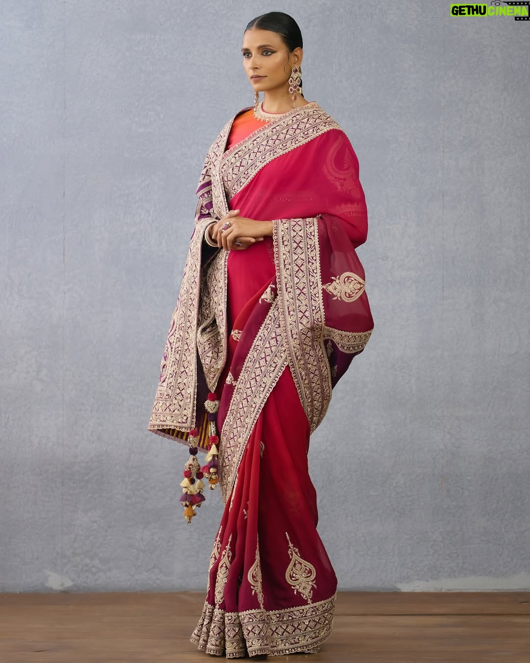 Supriya Pilgaonkar - 22.1K Likes - @supriyapilgaonkar & @shriya.pilgaonkar ~ playing the muses of Maharashtra in Juloos.
A sunset is nature’s most effortless masterpiece—colors melting into one another, painting the sky like an artist’s final stroke. And what is fashion, if not an extension of this artistry? Featured here is our Saroj lehenga & Sari draped in the hues of dusk, capture the poetry of a setting sun—An ombré of saffron, blush, and deep amber embroidered in the finest of Zardosi and doriya hand embroidered on pure raw silk.
𝐔 𝐍 𝐕 𝐄 𝐈 𝐋 𝐈 𝐍 𝐆
𝐉𝐮𝐥𝐨𝐨𝐬 • जुलूस • جلوس
Story, concept & direction: @karantorani
Image courtesy @vanshVirmani
Styling, casting @jahnvibansal
Jewellery @shriparamanijewels
Assistant director @asmipradeep
Hair & Makeup @Bkccad @samanthakochharr
Set Design & execution @thea3project @ambitrix
Floral design partners @blacktulipflowers_india
#ToraniIndia #Juloos #GaneshChaturthi #CelebratingIndia