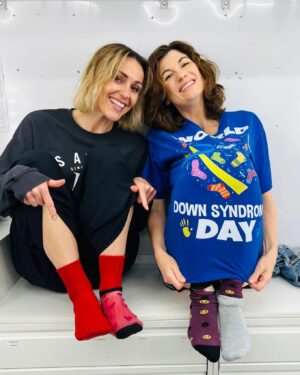 Suranne Jones Instagram - Me and Jodie Whittaker for @shabangonthegram #worlddownsyndromeday2025 #lotsofsocks #oddsocks #moresocks 

Visibility and Awareness❤️