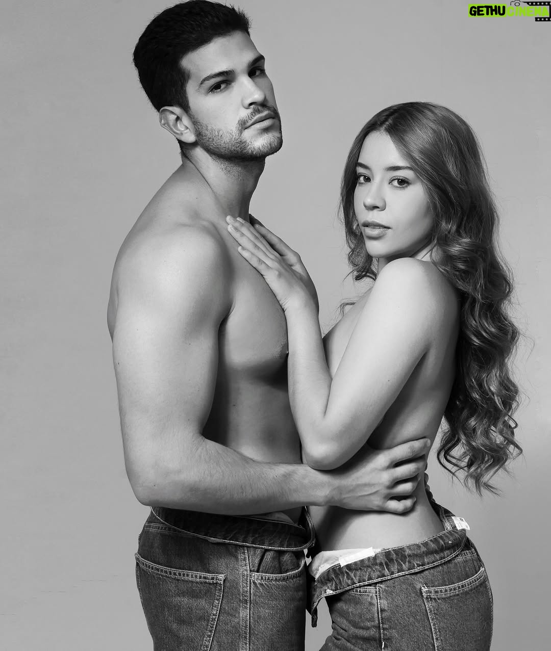 Sury Sadai - 238.3K Likes - Te amo de aquí a la luna 🌓 

@pablosolanophoto