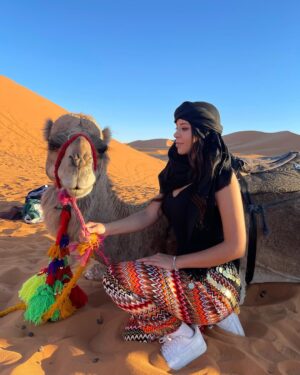 Sury Sadai Instagram - Me encontré unos camewitos 🐫❤️😍 
.
.
.
#love #desert #sahara #arabe #model #actriz #vacation #honeymoon