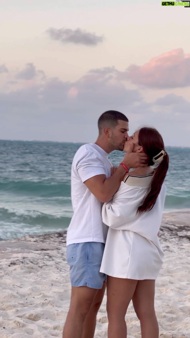 Sury Sadai - 146.9K Likes - 2 días para casarnos 💍❤️ te amo
@riuparty