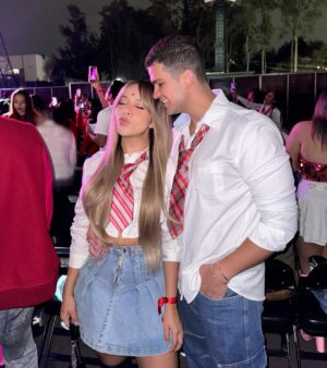 Sury Sadai Instagram - Mi niña interior no puede creer que vi a RBD❤️🎤🥰 la foto 2 es mi favorita 
.
.
.
#love #rbd #concierto #goals #actriz #happy