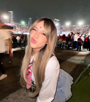 Sury Sadai Instagram - Mi niña interior no puede creer que vi a RBD❤️🎤🥰 la foto 2 es mi favorita 
.
.
.
#love #rbd #concierto #goals #actriz #happy
