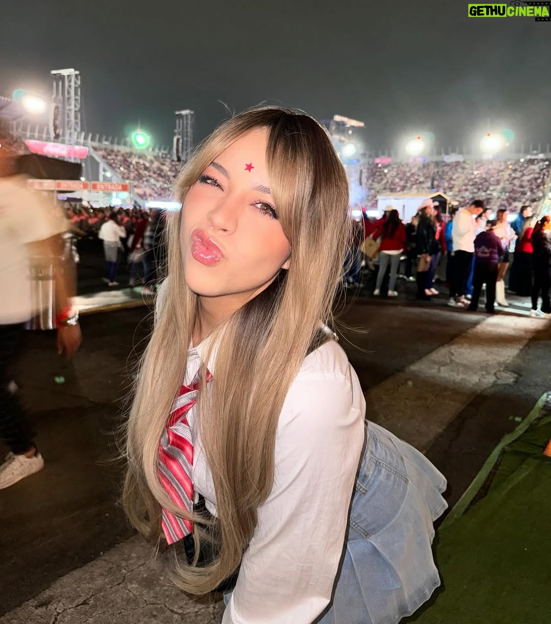 Sury Sadai - 147.2K Likes - Mi niña interior no puede creer que vi a RBD❤️🎤🥰 la foto 2 es mi favorita 
.
.
.
#love #rbd #concierto #goals #actriz #happy