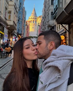 Sury Sadai Instagram - Primera parada de aniversario 📍 Estambul, Turquía ❤️ todo es tan mágico si es a tu lado ✈️ y lo que nos espera este mes…. ✨