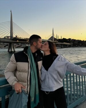 Sury Sadai Instagram - Primera parada de aniversario 📍 Estambul, Turquía ❤️ todo es tan mágico si es a tu lado ✈️ y lo que nos espera este mes…. ✨