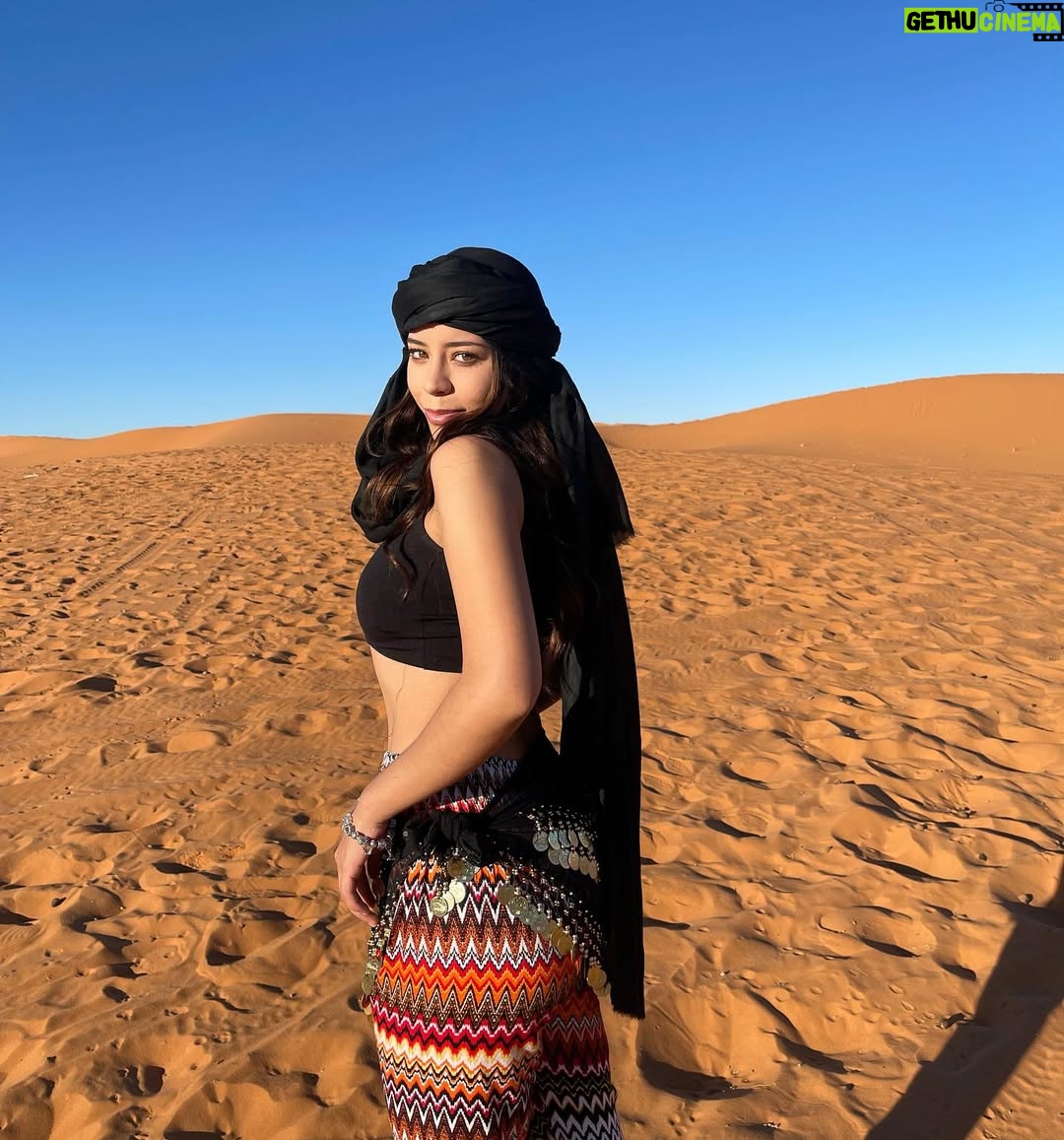 Sury Sadai - 120K Likes - Las últimas en este bello lugar ✨🐫❤️ 
.
.
.
#love #marruecos #travel #outfit #goals #happy #honeymoon #actriz #couple