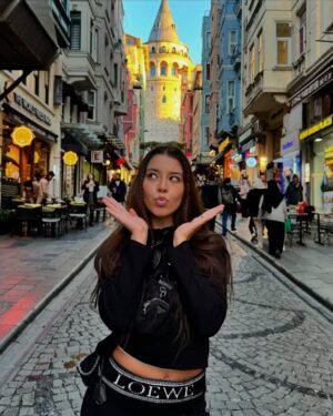 Sury Sadai Instagram - Primera parada de aniversario 📍 Estambul, Turquía ❤️ todo es tan mágico si es a tu lado ✈️ y lo que nos espera este mes…. ✨