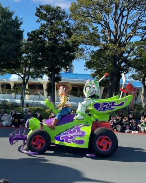 Sury Sadai Instagram - DISNEY TOKYO contigo ♥️♥️🏰 🌍 ♥️