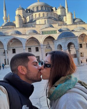 Sury Sadai Instagram - Primera parada de aniversario 📍 Estambul, Turquía ❤️ todo es tan mágico si es a tu lado ✈️ y lo que nos espera este mes…. ✨