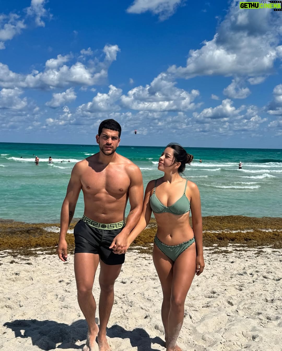 Sury Sadai - 139.9K Likes - Frente al mar tú y yo ❤️ para siempre 💍🤍 
#loveinmiami
