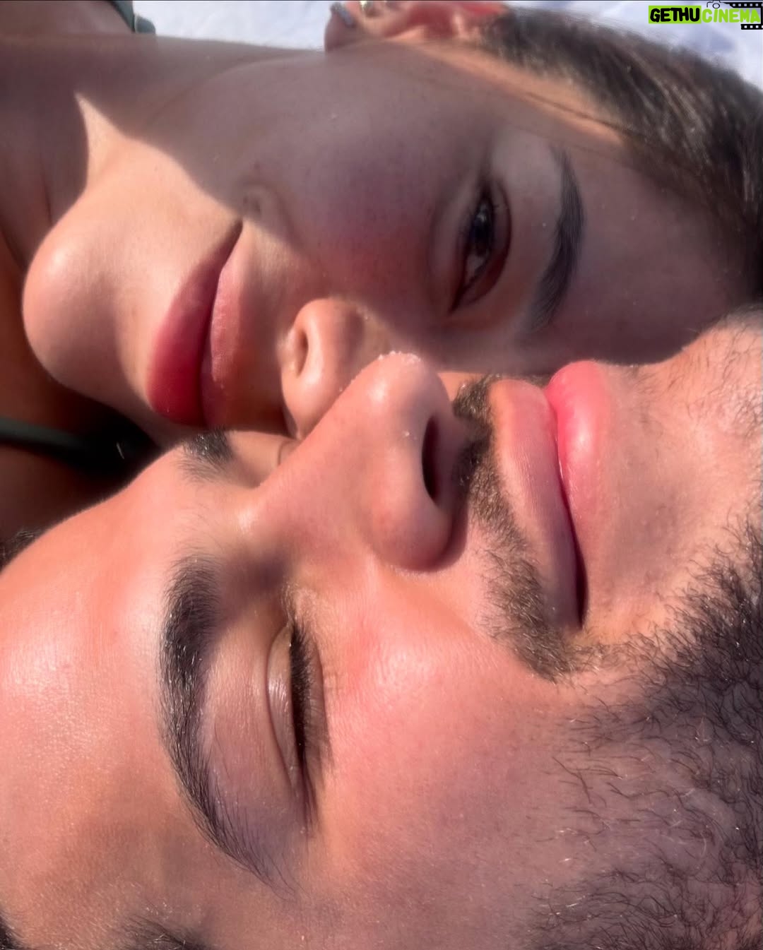 Sury Sadai - 139.9K Likes - Frente al mar tú y yo ❤️ para siempre 💍🤍 
#loveinmiami
