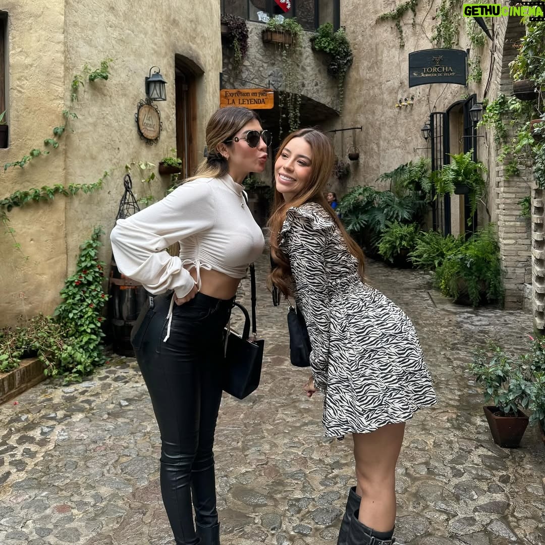 Sury Sadai - 126.4K Likes - Amiga, @fridaurbinaa tengo mil cosas por decirte y no se dónde empezar, pero eres maravillosa, alegre, divertida y muy auténtica ❤️🙌🏻 te adoro y siempre estaré para ti, me duele no haber podido ir a esta boda por cuestiones personales que solo tú me entiendes, pero aún así le pido a Dios que todo salga bien y sobre todo que seas feliz siempre, que sean bendecidos en esta nueva etapa de sus vidas y que si un día necesitas algo no dudes en decírmelo así sea ir por ti hasta el otro lado del mundo ✨ recuerdo que te conocí hace más de 12 años en ese capítulo de la rosa de Guadalupe donde éramos enemigas y ahora somos amigas jajaja, que rápido pasa el tiempo, cuando soñábamos casarnos y tú decías que no y mirateeee, disfruta esta etapa que es hermosa y te mereces todo lo más lindo del mundo no lo olvides ❤️ FELIZ MATRIMONIOOOOO 💍 Pd. Ya quiero la boda en México ✨ SUFRIDAS FOREVER