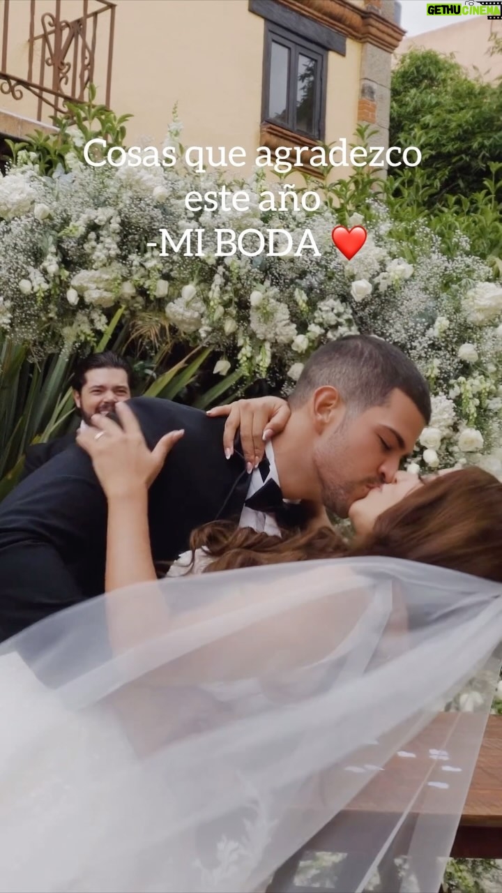Sury Sadai - 192.9K Likes - Ya casi un año de la boda, y solo puedo decir que soy tan feliz desde ese momento, de crecer juntos, de reírnos juntos, de despertar a tu lado con muchos besitos y construir nuestra propia familia, sin duda los Planes de Dios son perfectos y él me ayudó a tomar siempre las mejores decisiones para poder encontrarte 🫶🏻❤️ TE AMO @bernardofloresmx
