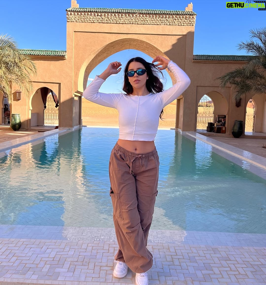 Sury Sadai - 120K Likes - Las últimas en este bello lugar ✨🐫❤️ 
.
.
.
#love #marruecos #travel #outfit #goals #happy #honeymoon #actriz #couple